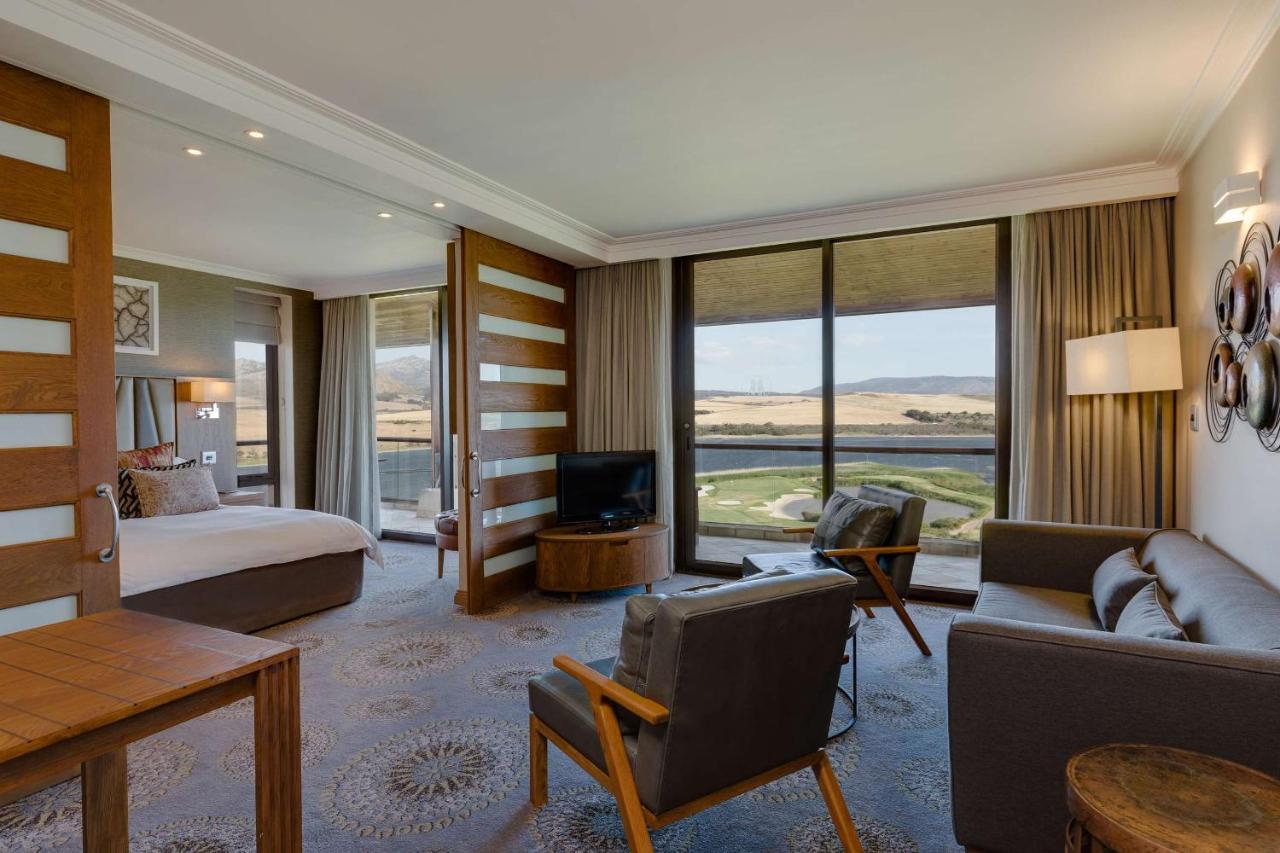 Arabella Hotel, Golf And Spa Hermanus Bagian luar foto A suite at the Fairmont Scottsdale Princess