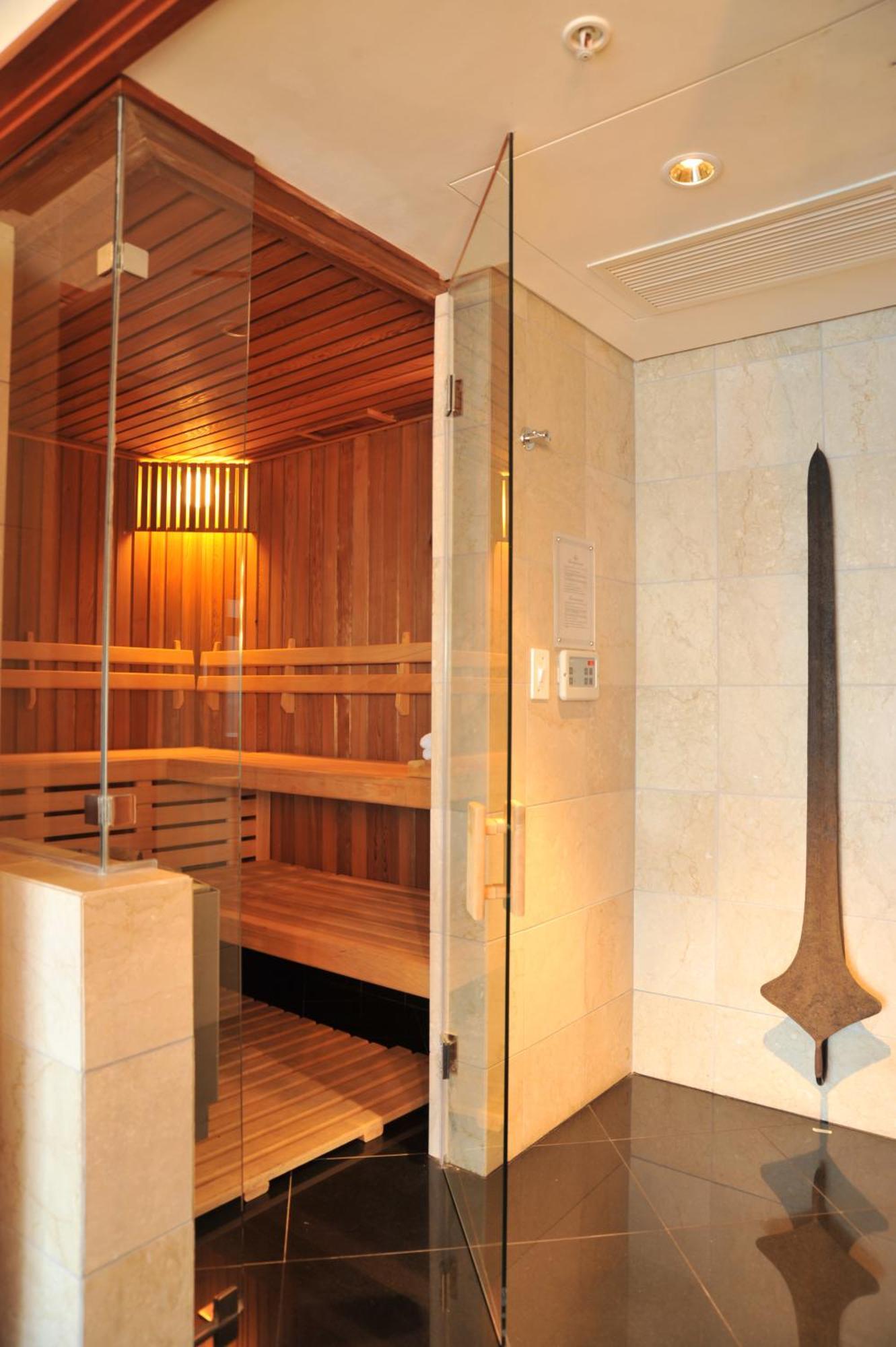 Arabella Hotel, Golf And Spa Hermanus Bagian luar foto A modern Finnish sauna