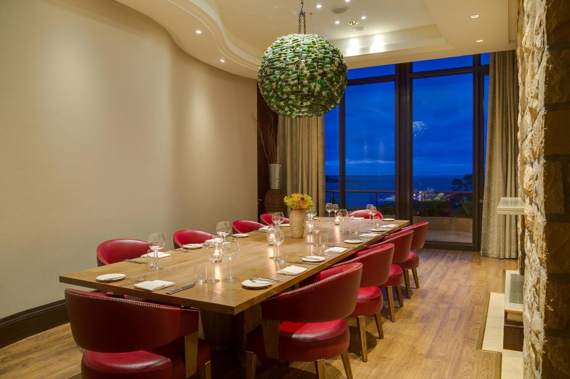 Arabella Hotel, Golf And Spa Hermanus Bagian luar foto Private dining room at the restaurant