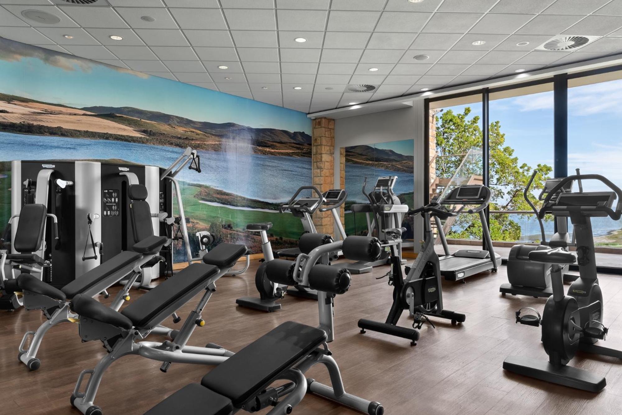 Arabella Hotel, Golf And Spa Hermanus Bagian luar foto The gym at the hotel