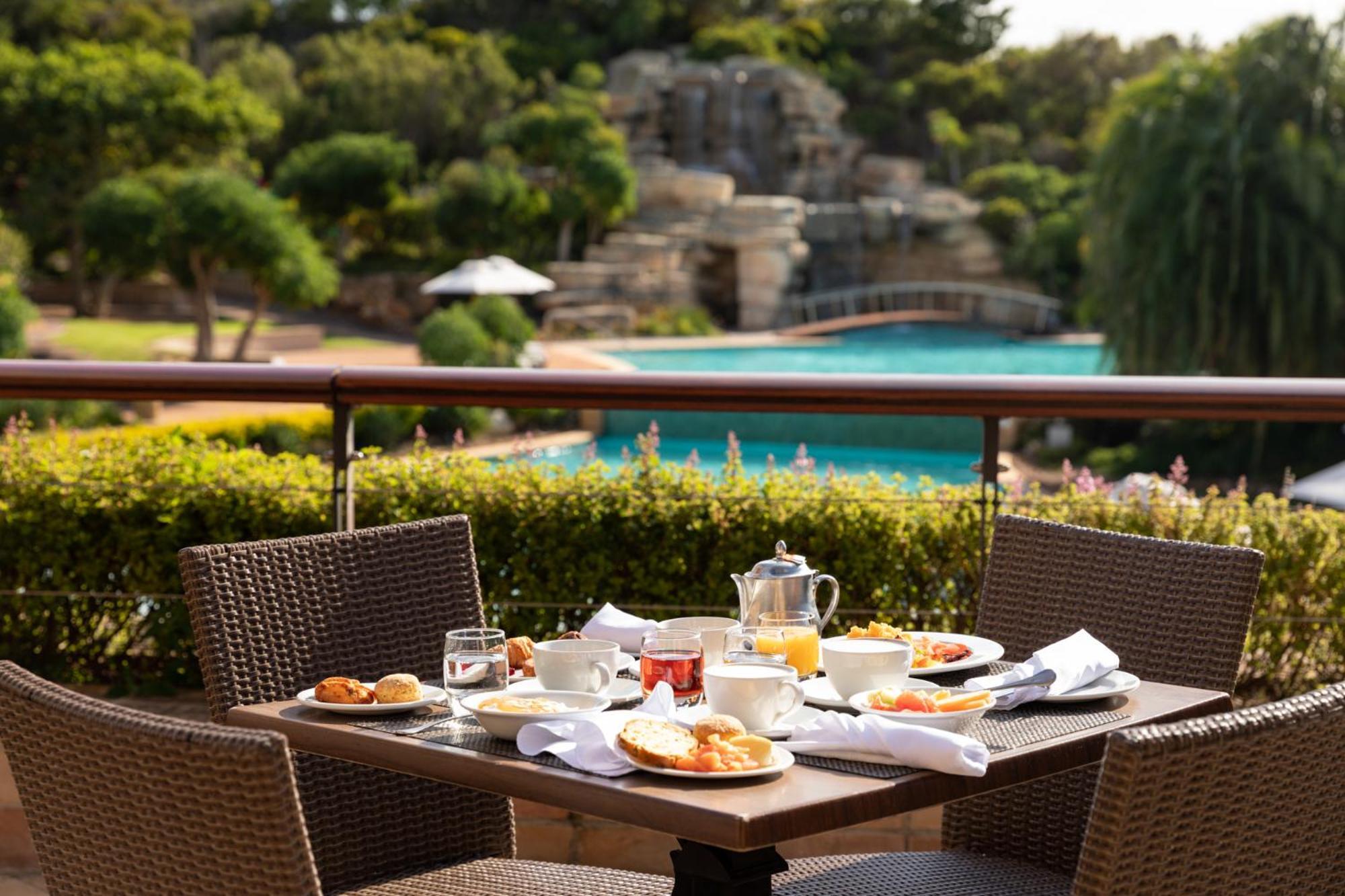 Arabella Hotel, Golf And Spa Hermanus Bagian luar foto Breakfast at the hotel